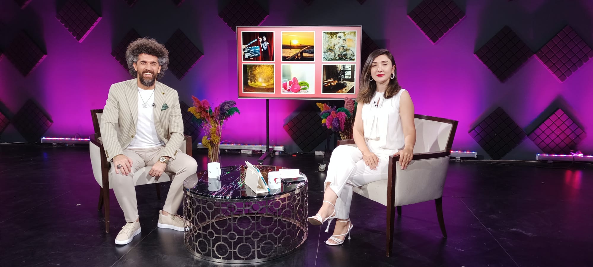 İlyas Çağlayan bir televizyon stüdyosunda